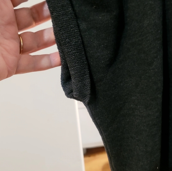 Fabletics Ladies Size Medium Black Grey Workout Top Cap Sleeves Round Neckline - Picture 8 of 16